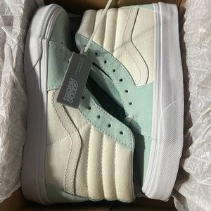 BRAND NEW SK8-Hi Vans